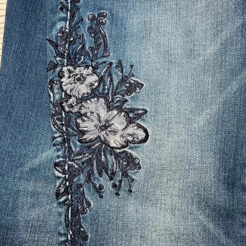 White House Black Market Skinny Crop Jeans - embroidered floral - Picture 8 of 15